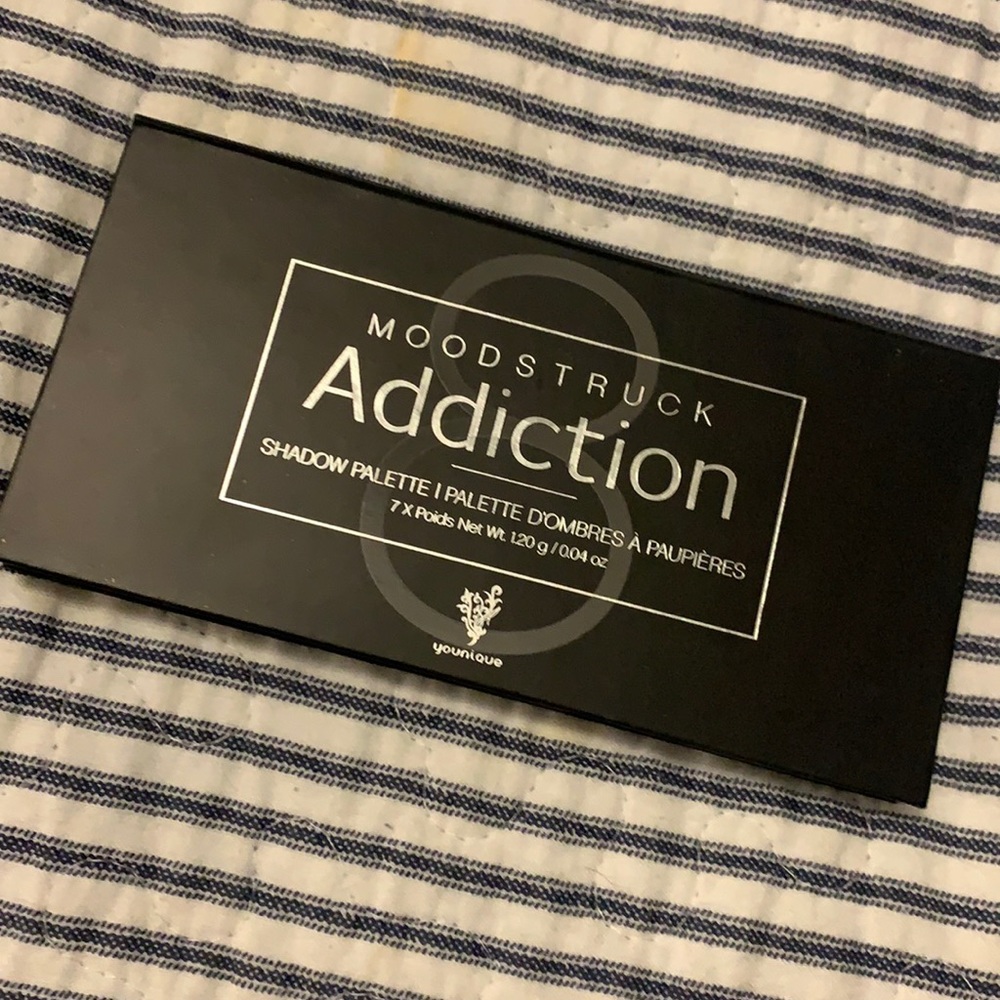Younique Moonstruck Addiction Palette 8